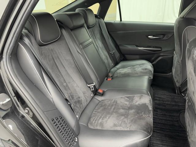 クラウンハイブリッド RSアドバンス Four バックモニター 衝突軽減 横滑防止装置 寒冷地仕様 フルセグテレビ エアコン LEDライト ナビ&TV オートクルーズ ドライブレコーダー スマートキー 電動シート キーレス サイドエアバッグ DVD(17枚目)