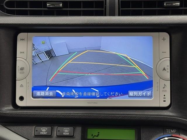 アクア Ｓ　スマートキープッシュスタート　キーレスエントリ　イモビ　ナビ＆ＴＶ　オートエアコン　デュアルエアバック　ＥＳＣ　Ｂカメラ　パワーウィンドウ　ＡＵＸ端子　ＥＴＣ　ＳＲＳ　ワンセグＴＶ　パワーステアリング（6枚目）