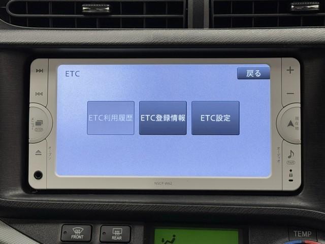 アクア Ｓ　スマートキープッシュスタート　キーレスエントリ　イモビ　ナビ＆ＴＶ　オートエアコン　デュアルエアバック　ＥＳＣ　Ｂカメラ　パワーウィンドウ　ＡＵＸ端子　ＥＴＣ　ＳＲＳ　ワンセグＴＶ　パワーステアリング（7枚目）