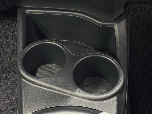 アクア Ｓ　スマートキープッシュスタート　キーレスエントリ　イモビ　ナビ＆ＴＶ　オートエアコン　デュアルエアバック　ＥＳＣ　Ｂカメラ　パワーウィンドウ　ＡＵＸ端子　ＥＴＣ　ＳＲＳ　ワンセグＴＶ　パワーステアリング（10枚目）