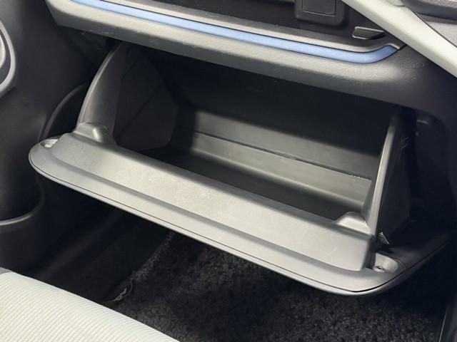 アクア Ｓ　スマートキープッシュスタート　キーレスエントリ　イモビ　ナビ＆ＴＶ　オートエアコン　デュアルエアバック　ＥＳＣ　Ｂカメラ　パワーウィンドウ　ＡＵＸ端子　ＥＴＣ　ＳＲＳ　ワンセグＴＶ　パワーステアリング（11枚目）