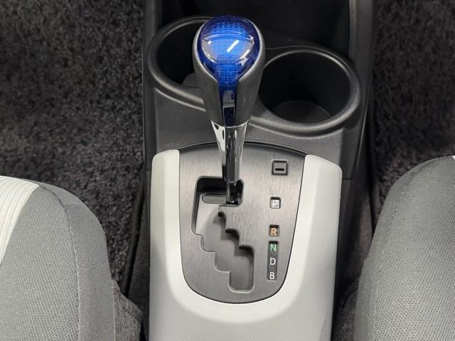 アクア Ｓ　スマートキープッシュスタート　キーレスエントリ　イモビ　ナビ＆ＴＶ　オートエアコン　デュアルエアバック　ＥＳＣ　Ｂカメラ　パワーウィンドウ　ＡＵＸ端子　ＥＴＣ　ＳＲＳ　ワンセグＴＶ　パワーステアリング（14枚目）