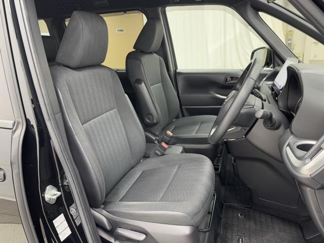 ノア ハイブリッドＳ－Ｇ　両電動ドア　衝突回避ブレーキ　ダブルエアコン　イモビ　クルコン　バックガイドモニター　横滑り防止装置　記録簿　ＬＥＤヘッドライト　ドライブレコーダー　キーレス　スマートキー　３列シート　ＤＶＤ再生（15枚目）