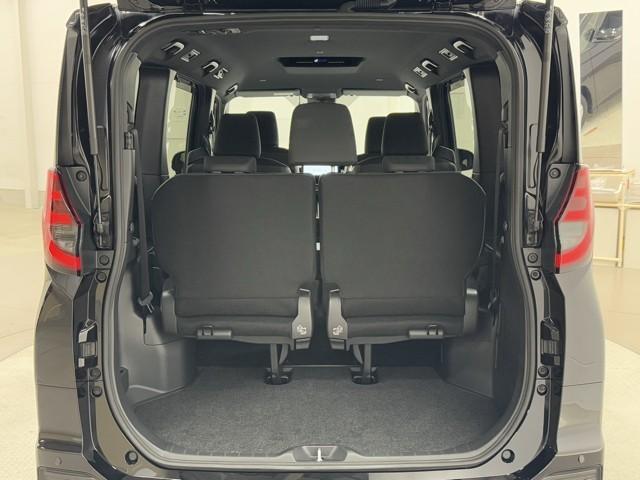 ノア ハイブリッドＳ－Ｇ　両電動ドア　衝突回避ブレーキ　ダブルエアコン　イモビ　クルコン　バックガイドモニター　横滑り防止装置　記録簿　ＬＥＤヘッドライト　ドライブレコーダー　キーレス　スマートキー　３列シート　ＤＶＤ再生（17枚目）