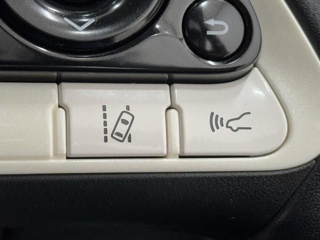 プリウス Ｓセーフティプラス　衝突回避システム　Ｂモニター　ドラレコ付き　定期点検記録簿　ＬＥＤライト　クルコン　ＥＴＣ装備　スマートＫＥＹ　ナビＴＶ　イモビライザー　横滑り防止機能　ＰＷ　カーテンエアバッグ　キーレスエントリー（12枚目）