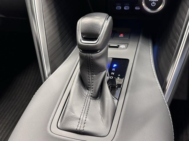 �e���݂₷���V�t�g�ł��B�@�⓹��M���̑������{�ł͑��삪�ȒP�ł����ł��B�@�V�t�g�`�F���W���₷�����ɍl�����Ĕz�u����Ă���̂ő��삵�Ղ��ł���B