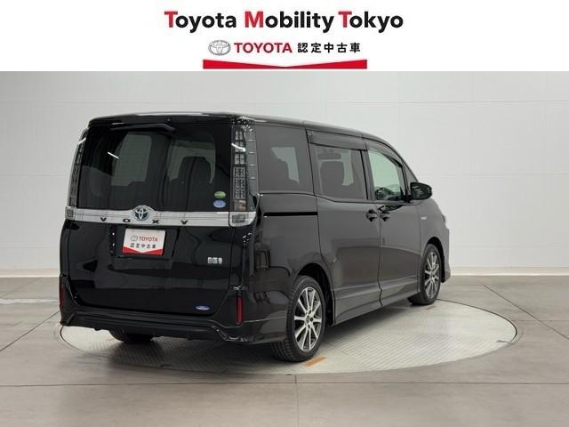 ヴォクシー ハイブリッドＶ　エアバック　パワーウインドウ　ＡＷ　メモリナビ　サイドエアバッグ　パワステ　ナビＴＶ　Ｗエアバッグ　ＡＢＳ　オートエアコン　地デジテレビ（2枚目）