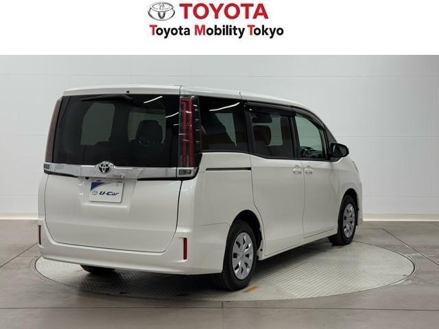 ノア Ｘ　衝突回避ブレーキ　ダブルエアコン　エアコン　フルフラットシート　後カメラ　横滑り防止機能　メモリ－ナビ　ＤＶＤ再生機能　地デジフルセグ　ＬＥＤライト　オートクルーズ　ＡＵＸ　パワステ　ＡＢＳ　３列（2枚目）