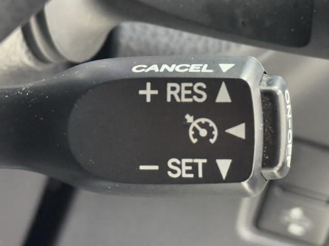 ノア Ｘ　衝突回避ブレーキ　ダブルエアコン　エアコン　フルフラットシート　後カメラ　横滑り防止機能　メモリ－ナビ　ＤＶＤ再生機能　地デジフルセグ　ＬＥＤライト　オートクルーズ　ＡＵＸ　パワステ　ＡＢＳ　３列（11枚目）