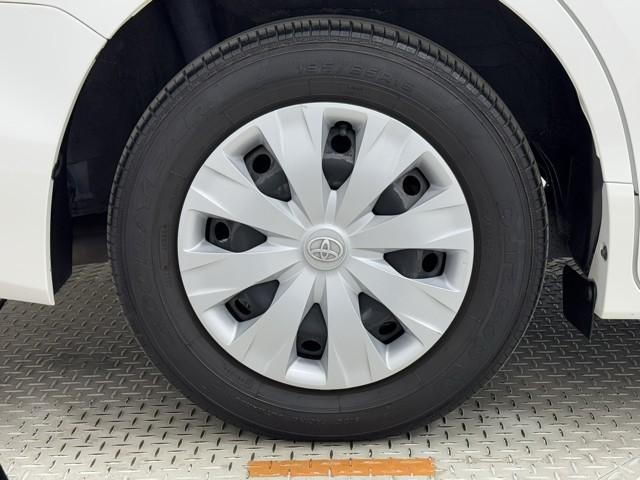 ノア Ｘ　衝突回避ブレーキ　ダブルエアコン　エアコン　フルフラットシート　後カメラ　横滑り防止機能　メモリ－ナビ　ＤＶＤ再生機能　地デジフルセグ　ＬＥＤライト　オートクルーズ　ＡＵＸ　パワステ　ＡＢＳ　３列（18枚目）