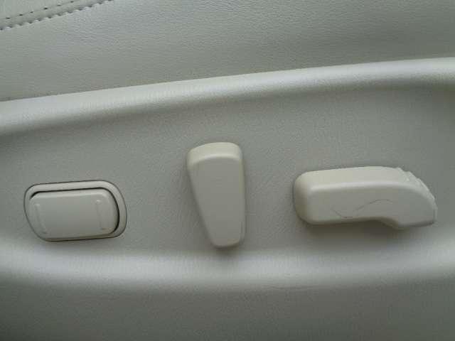 フーガ ２．５　２５０ＶＩＰ　インテリジェントクルーズコントロール　寒冷地仕様　黒革シート　スマートキー　盗難防止システム　アルミホイール　オートクルーズコントロール　ワンオーナー　ＬＥＤヘッドライト　サイドカメラ　ワンセグＴＶ　レーンアシスト　点検記録簿付　ナビＴＶ（15枚目）