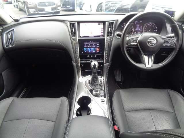 スカイライン ３．０　ＧＴ　タイプＰ　インテリジェントクルーズコントロール　３６０°カメラ　本革シート　衝突軽減　ＬＥＤ　ワンオーナー車　オートクルーズコントロール　スマートキー　ドラレコ　バックモニター　ＥＴＣ　レーンキープ　ナビＴＶ　メモリーナビ　アルミホイール（3枚目）