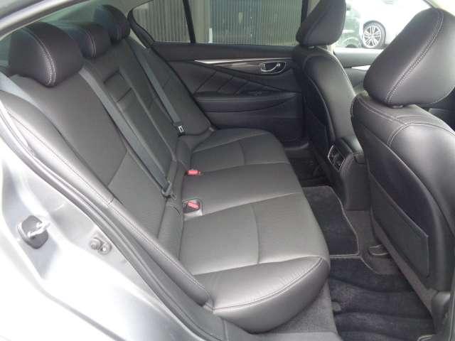 スカイライン ３．０　ＧＴ　タイプＰ　インテリジェントクルーズコントロール　３６０°カメラ　本革シート　衝突軽減　ＬＥＤ　ワンオーナー車　オートクルーズコントロール　スマートキー　ドラレコ　バックモニター　ＥＴＣ　レーンキープ　ナビＴＶ　メモリーナビ　アルミホイール（19枚目）