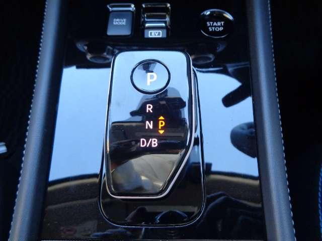 キックス １．２　Ｘ　ＦＯＵＲ　（ｅ－ＰＯＷＥＲ）　４ＷＤ　プロパイロット　ナビＴＶ　ＬＥＤライト　踏み間違い防止　アラウンドビュ－　ＥＴＣ　盗難防止システム　車線逸脱警報　インテリキー　バックモニター　ワンオーナー　オートエアコン　４ＷＤ　アイドリングストップ　メモリーナビ（9枚目）