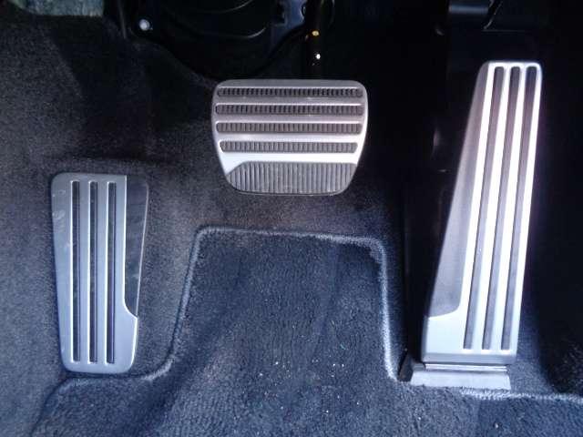 スカイライン ３．０　４００Ｒ　ＢＯＳＥサウンドシステム　本革シ－ト　ＬＥＤヘッド　キーレスエントリー　ワンオーナ　車線逸脱警報　スマ－トキ－　バックモニター　クルコン　メモリーナビ　ナビＴＶ　サイドカメラ　ＡＡＣ　アルミ　盗難防止装置　ＥＴＣ　エアバッグ（18枚目）