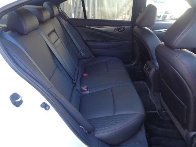 スカイライン ３．０　４００Ｒ　ＢＯＳＥサウンドシステム　本革シ－ト　ＬＥＤヘッド　キーレスエントリー　ワンオーナ　車線逸脱警報　スマ－トキ－　バックモニター　クルコン　メモリーナビ　ナビＴＶ　サイドカメラ　ＡＡＣ　アルミ　盗難防止装置　ＥＴＣ　エアバッグ（19枚目）