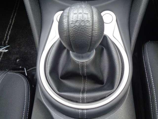 フェアレディＺ ３．７　６ＭＴ・メーカーナビ・ＴＶ　メンテナンスノート　カーテンエアバッグ　Ｂガイドモニター　助手席エアバック　スマキー　オートエアコン　イモビライザー　ＥＴＣ　ワンセグ　パワステ　キーレスエントリー　ナビＴＶ　ＡＢＳ　アルミホイール（4枚目）