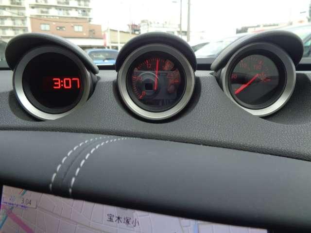 フェアレディＺ ３．７　６ＭＴ・メーカーナビ・ＴＶ　メンテナンスノート　カーテンエアバッグ　Ｂガイドモニター　助手席エアバック　スマキー　オートエアコン　イモビライザー　ＥＴＣ　ワンセグ　パワステ　キーレスエントリー　ナビＴＶ　ＡＢＳ　アルミホイール（9枚目）