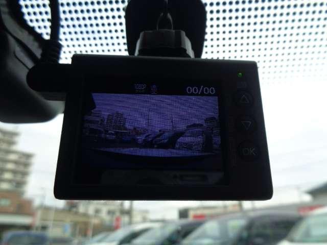 フェアレディＺ ３．７　６ＭＴ・メーカーナビ・ＴＶ　メンテナンスノート　カーテンエアバッグ　Ｂガイドモニター　助手席エアバック　スマキー　オートエアコン　イモビライザー　ＥＴＣ　ワンセグ　パワステ　キーレスエントリー　ナビＴＶ　ＡＢＳ　アルミホイール（10枚目）