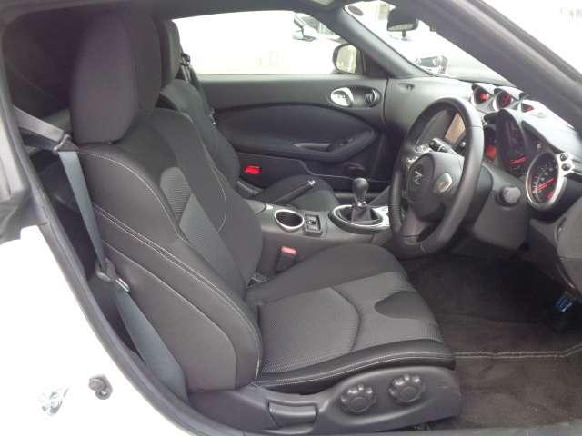 フェアレディＺ ３．７　６ＭＴ・メーカーナビ・ＴＶ　メンテナンスノート　カーテンエアバッグ　Ｂガイドモニター　助手席エアバック　スマキー　オートエアコン　イモビライザー　ＥＴＣ　ワンセグ　パワステ　キーレスエントリー　ナビＴＶ　ＡＢＳ　アルミホイール（13枚目）