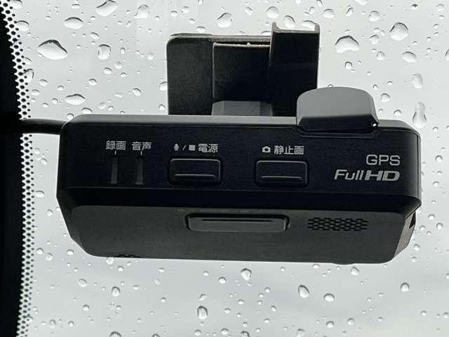 セレナ ２．０　Ｘ　Ｖセレクション　エマージェンシーブレーキ　踏み間違い防止　レーンキープ　オートクルーズ　インテリキー　ＥＴＣ　ワンオーナー　アイドリングストップ　盗難防止システム　Ｂカメラ　ナビＴＶ　点検記録簿　ＡＢＳ　助手席エアバック　ＡＡＣ　キーフリー　ＰＳ　ワンセグ（9枚目）