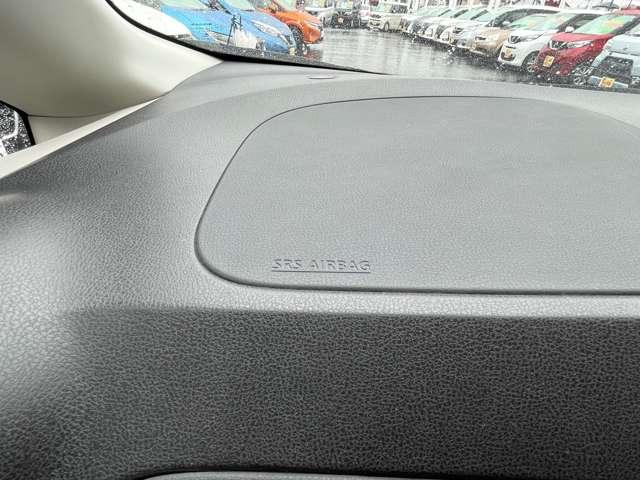 ノート Ｘ　Ｖセレクション＋セーフティ　アルミホイール　車線逸脱警告　運転席助手席エアバック　ＬＥＤヘッドランプ　記録簿付き　バックモニター　ＡＡＣ　キーレスエントリー　ワンオーナー車　スマートキー　盗難防止システム　アイドリングストップ（17枚目）