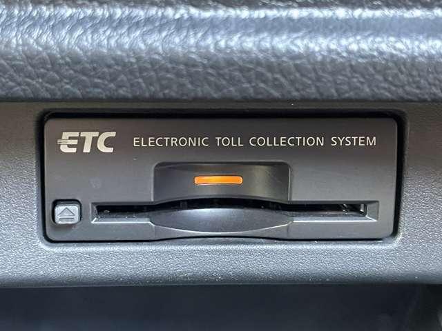 エルグランド ２．５　２５０ハイウェイスター　後席モニター　純正ＨＤＤナビ　地デジ　リアカメラ　ＰＳ　キーフリー　サイドカメラ　サイドエアバック　ＴＶナビ　記録簿有　ＥＴＣ付　パワーウインドウ　運転席エアバッグ　メモリーナビ　ＡＢＳ　助手席エアバッグ　ワンセグＴＶ　スマートキ（6枚目）