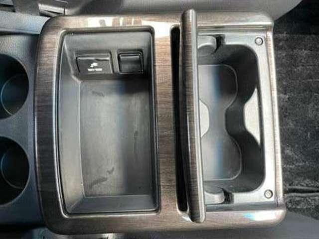 エルグランド ２．５　２５０ハイウェイスター　後席モニター　純正ＨＤＤナビ　地デジ　リアカメラ　ＰＳ　キーフリー　サイドカメラ　サイドエアバック　ＴＶナビ　記録簿有　ＥＴＣ付　パワーウインドウ　運転席エアバッグ　メモリーナビ　ＡＢＳ　助手席エアバッグ　ワンセグＴＶ　スマートキ（20枚目）