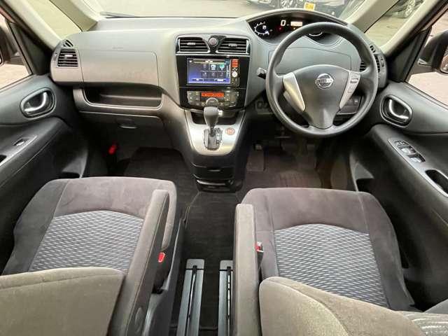 セレナ ２．０　２０Ｘ　Ｓ－ＨＹＢＲＩＤ　ＡＵＴＯエアコン　ｉ－ｓｔｏｐ　車線逸脱警報　リアカメラ　衝突被害軽減装置　取説＆記録簿　１オーナー　ＥＴＣ　スマートキー　キーレスエントリー　メモリーナビ　パワーウィンドウ　ＰＳ　運転席エアバッグ（4枚目）