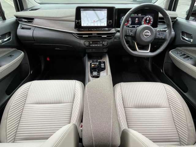 オーラ 1.2 G レザーエディション 白本革シート プロパイロット ワンオーナ 追突防止 レーダークルーズ 本革 車線逸脱警報装置 禁煙車 LED 盗難防止 記録簿 バックモニター ETC インテリジェントキー メモリーナビゲーション AW キーレスエントリー ABS(4枚目)