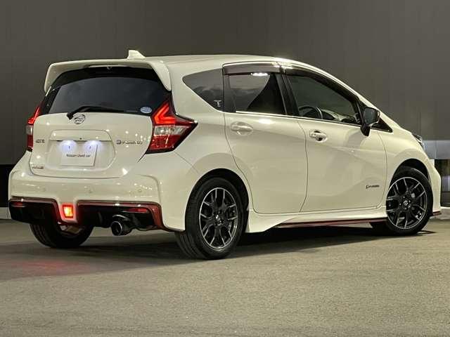 ノート e-パワーニスモ LEDランプ ワンオーナー車 Aストップ クルコン Bカメラ メモリーナビ付き レーンアシスト フルオートエアコン スマートキープッシュスタート Wエアバッグ アルミ キーフリー ドラレコ 記録簿(2枚目)