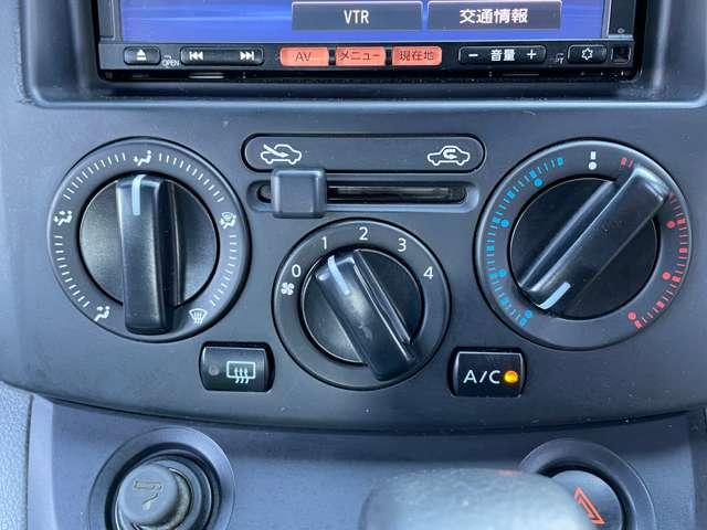 ＮＶ２００バネットバン １．６　ＤＸ　純正メモリーナビ　地デジ　バックモニター　バックカメラ付き　点検記録簿　メモリーナビ　パワーステアリング　エアバック　マニュアルエアコン　ナビＴＶ　ＡＢＳ　ワンセグ　キーフリー　フロントパワーウインドウ　１オ－ナ－　ＥＴＣ付き（9枚目）