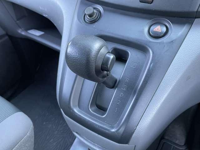 ＮＶ２００バネットバン １．６　ＤＸ　純正メモリーナビ　地デジ　バックモニター　バックカメラ付き　点検記録簿　メモリーナビ　パワーステアリング　エアバック　マニュアルエアコン　ナビＴＶ　ＡＢＳ　ワンセグ　キーフリー　フロントパワーウインドウ　１オ－ナ－　ＥＴＣ付き（11枚目）