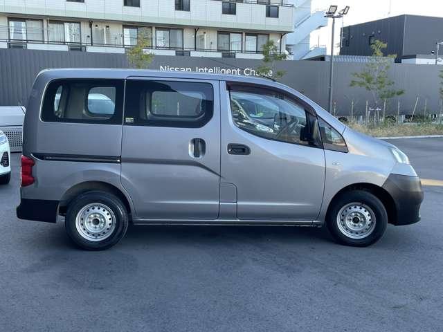 ＮＶ２００バネットバン １．６　ＤＸ　純正メモリーナビ　地デジ　バックモニター　バックカメラ付き　点検記録簿　メモリーナビ　パワーステアリング　エアバック　マニュアルエアコン　ナビＴＶ　ＡＢＳ　ワンセグ　キーフリー　フロントパワーウインドウ　１オ－ナ－　ＥＴＣ付き（13枚目）