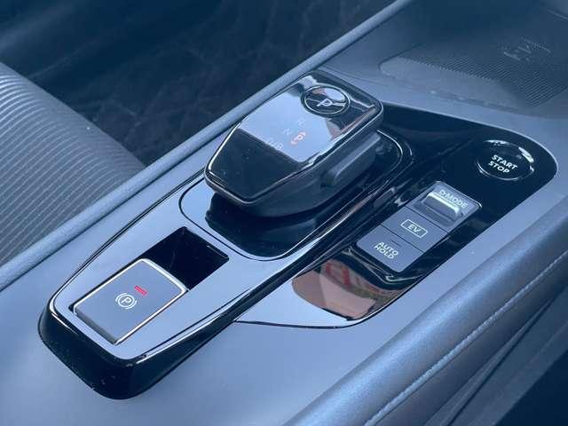 ノート 1.2 X エマージェンシーブレーキ 踏み間違い防止 リアカメラ 衝突被害軽減ブレ-キ 全方位カメラ ETC付 LEDヘッドライト レーンアシスト インテリジェントキー ワンオーナー ドラレコ 整備記録簿 ワンセグTV TVナビ サイドカーテンエアバック(17枚目)