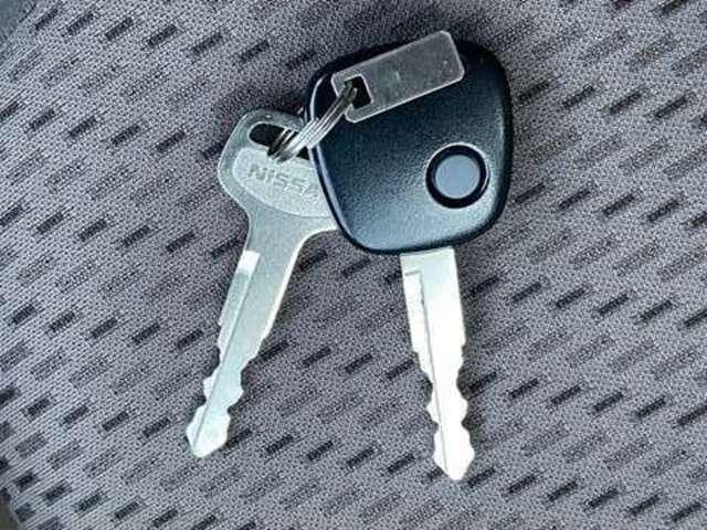 ＮＶ１００クリッパーバン ６６０　ＤＸ　ＧＬパッケージ　ハイルーフ　５ＡＧＳ車　エマージェンシーブレーキ　踏み間違い防止　前席パワーウィンドウ　マニュアルエアコン　衝突回避ブレーキ　ワンオーナ　運転席エアバッグ　キーレスエントリー　記録簿付き　パワーステアリング　盗難警報装置　Ｗエアバッグ（6枚目）