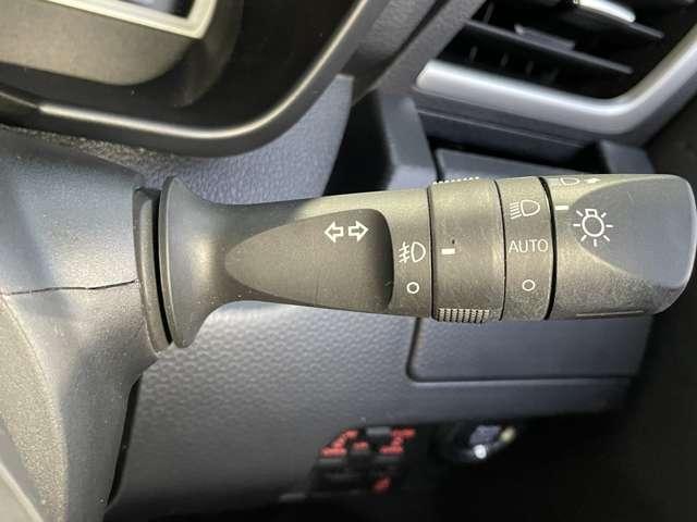 ルーミー 1.0 カスタム G 衝突被害軽減ブレーキ 踏み間違い防止 アイドリング 両側電動SD LEDヘット 車線逸脱 バックビューモニター 衝突回避ブレーキ TV スマートキー ワンセグTV クルーズコントロール 点検記録簿 ETC ドライブレコーダー 1オーナー(12枚目)