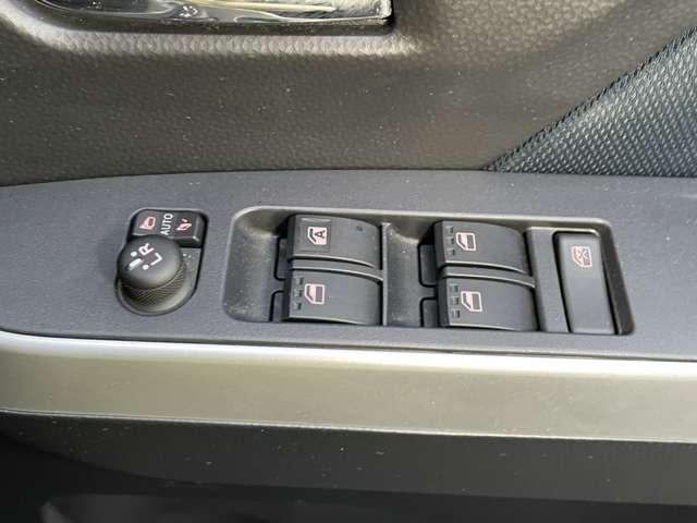 ルーミー 1.0 カスタム G 衝突被害軽減ブレーキ 踏み間違い防止 アイドリング 両側電動SD LEDヘット 車線逸脱 バックビューモニター 衝突回避ブレーキ TV スマートキー ワンセグTV クルーズコントロール 点検記録簿 ETC ドライブレコーダー 1オーナー(17枚目)