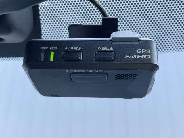 リーフ Ｘ　エマージェンシーブレーキ　純正ナビ　レーンアシスト　ＬＥＤ　Ｂカメラ　イモビライザー　ドラレコ　クルコン　メモリーナビ　パワーウィンドウ　オートエアコン　Ｗエアバッグ　ＡＷ　サイドエアバッグ　エアバッグ　ナビＴＶ　キーフリー　記録簿（9枚目）