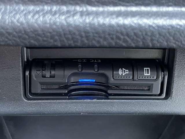 エルグランド 250ハイウェイスターS アルミホイル 点検記録簿 両側パワ-スライドドア ドライブレコーダ ワンオ-ナ-車 クルコン インテリキー Bカメラ サイドカーテンエアバック 盗難防止 メモリーナビ ETC エアコン ナビTV(9枚目)