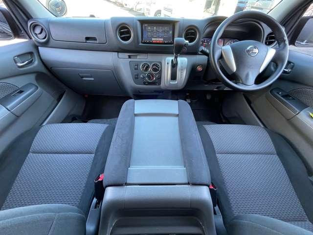 NV350キャラバンバン 2.5 プレミアムGX ロングボディ ディーゼルターボ 荷室ベット&車中泊仕様 純正メモリーナビ(4枚目)