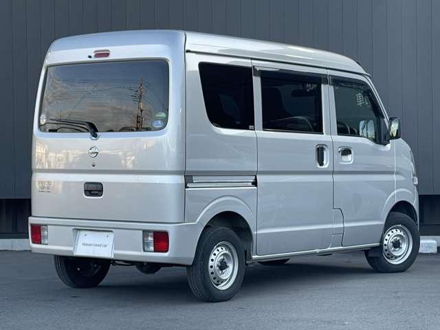 ＮＶ１００クリッパーバン ６６０　ＤＸ　ＧＬパッケージ　ハイルーフ　５ＡＧＳ車　Ｗエアバック　エアコン　パワステ　パワーウィンド　盗難警報装置　メンテナンスノート　キーレスエントリー　エアコン　ダブルエアバッグ　ワンオーナー　パワーステアリング　運転席エアバッグ　ＡＢＳ（2枚目）