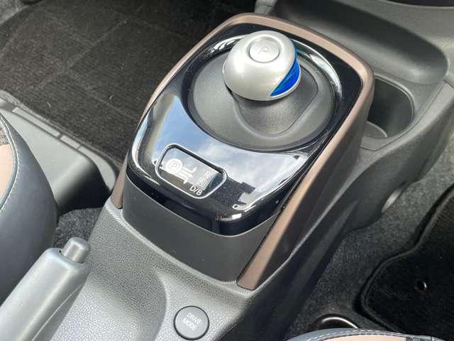 ノート １．２　ｅ－ＰＯＷＥＲ　メダリスト　クルコン　衝突軽減ブレーキ　ワンオーナー　アルミホイール　オートエアコン　記録簿　パワーウインドウ　ＡＢＳ　運転席エアバッグ　パワーステアリング（8枚目）