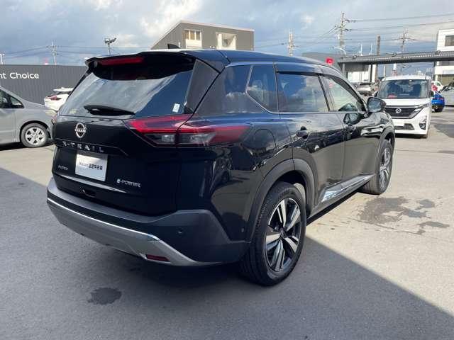 後部ガラスにはプライバシーガラスが装備されており不快な紫外線や日差しからお肌を守ってくれますので安心です。