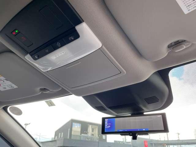 スマートルームミラーで荷物満載でも確認出来ます。またＳＯＳコールも装備されております。