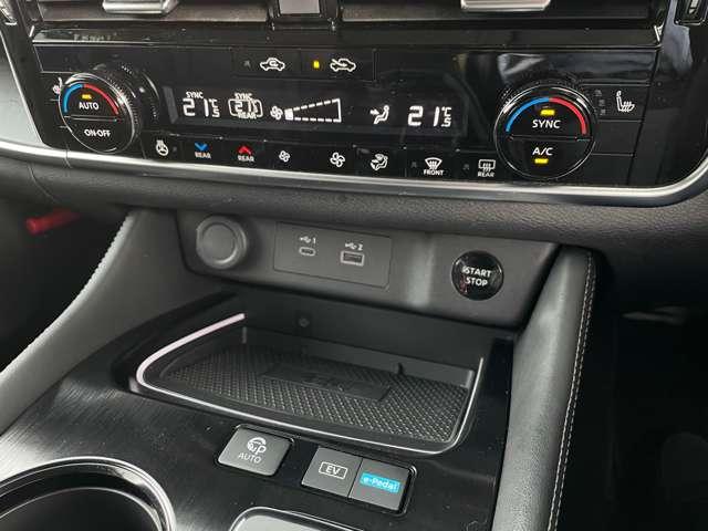 シートヒーターも装備されております。