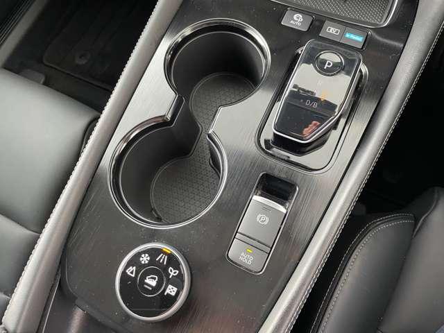 ｅ-ＰＯＷＥＲ専用シフトレバーは力も要らず簡単にシフトの変更も出来ます。