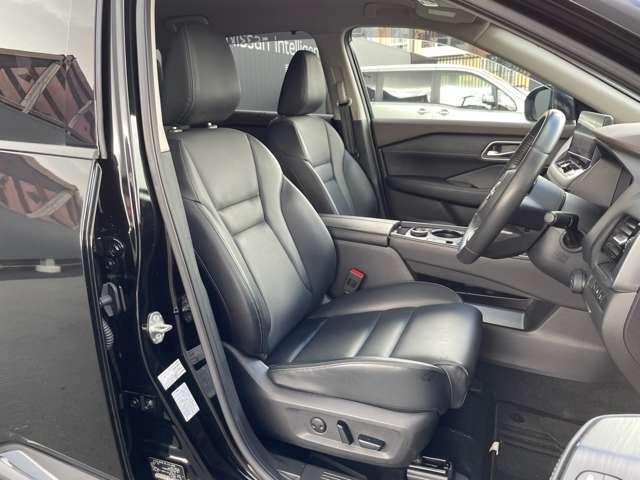 運転席は広く座りやすいです。