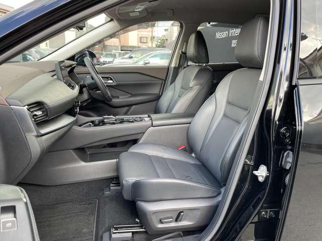 助手席は広く長時間お乗りになられていても疲れにくいです