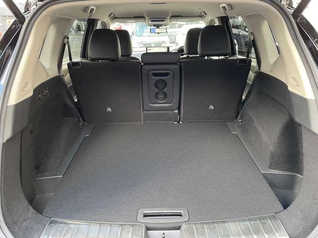 荷物を積むに十分なトランクスペース